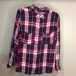 CHARLOTTE RUSSE Button-Up Plaid Flannel